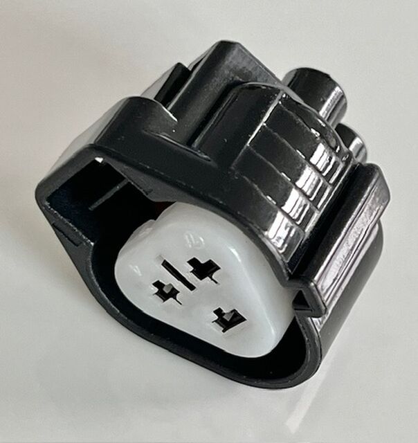 Engine Management Plug - 3 Pin