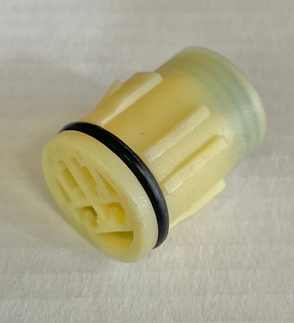 Hitachi 4 Pin Plug Round